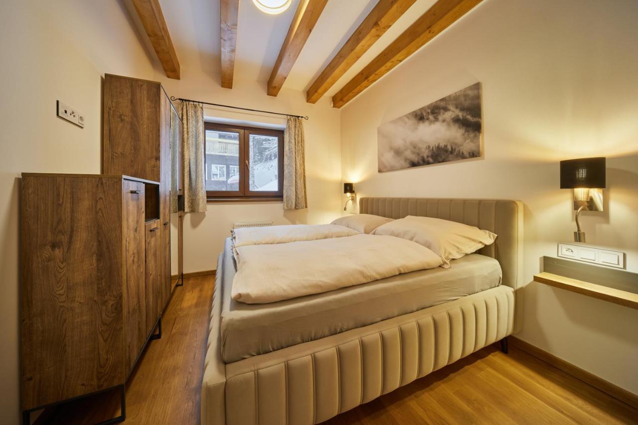 Vlci Stopa Apartments 페츠 포트 스네스코우 외부 사진